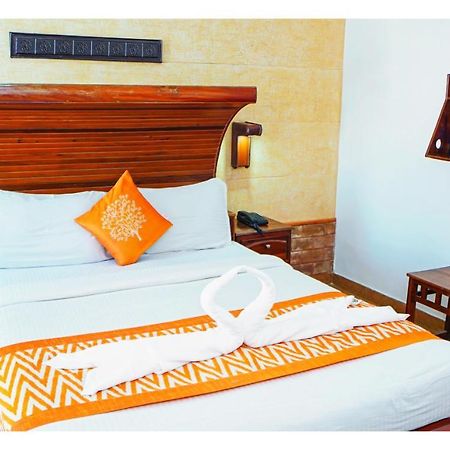 Hotel Mart View Kochi Екстериор снимка