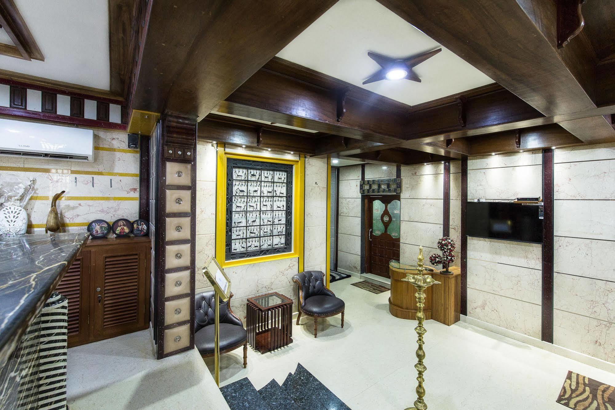Hotel Mart View Kochi Екстериор снимка