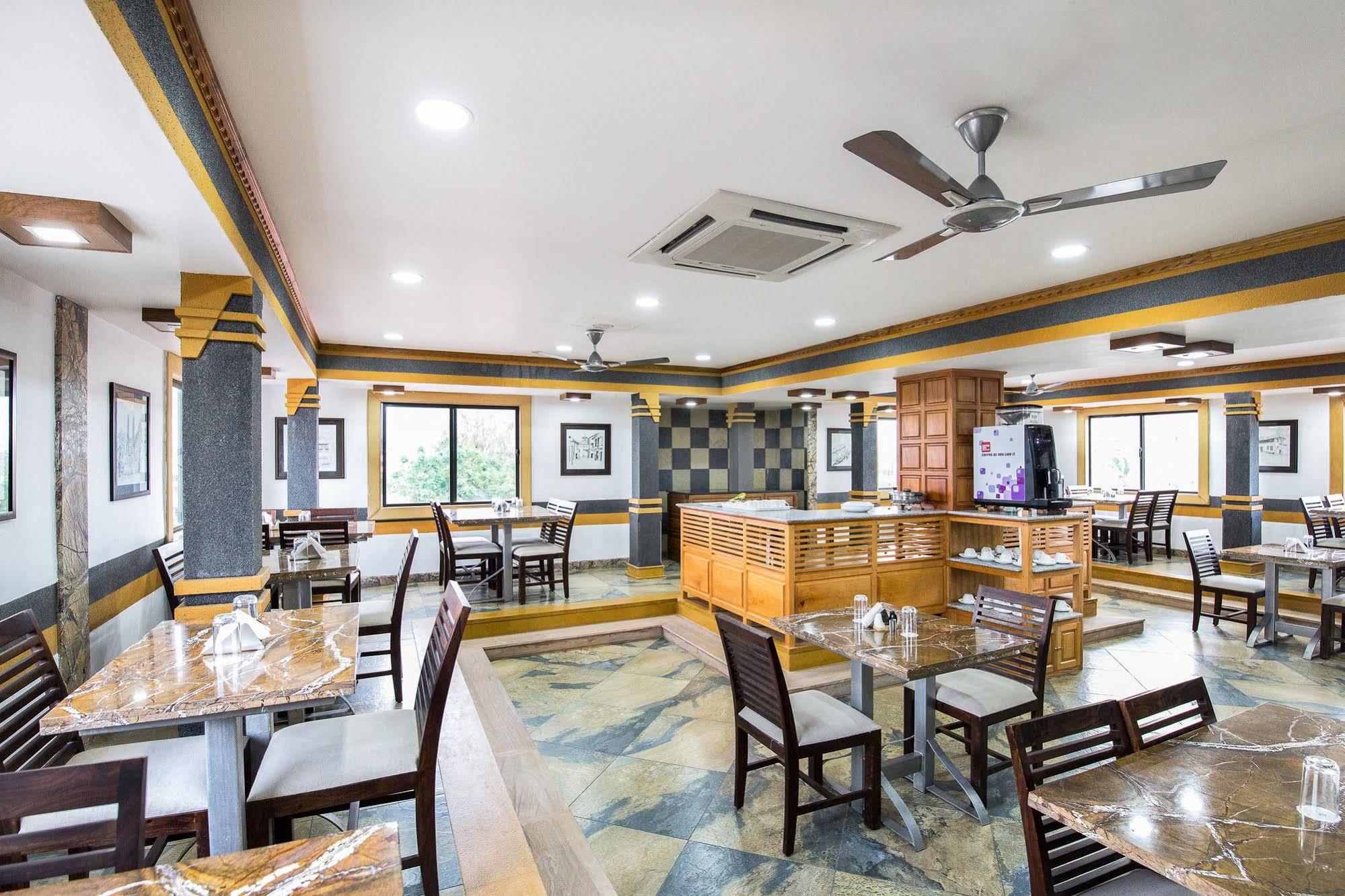 Hotel Mart View Kochi Екстериор снимка