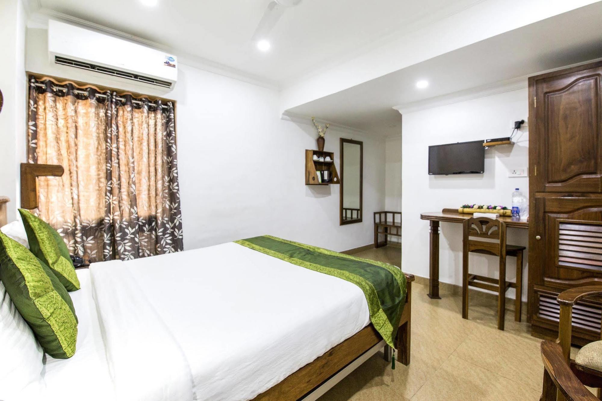Hotel Mart View Kochi Екстериор снимка