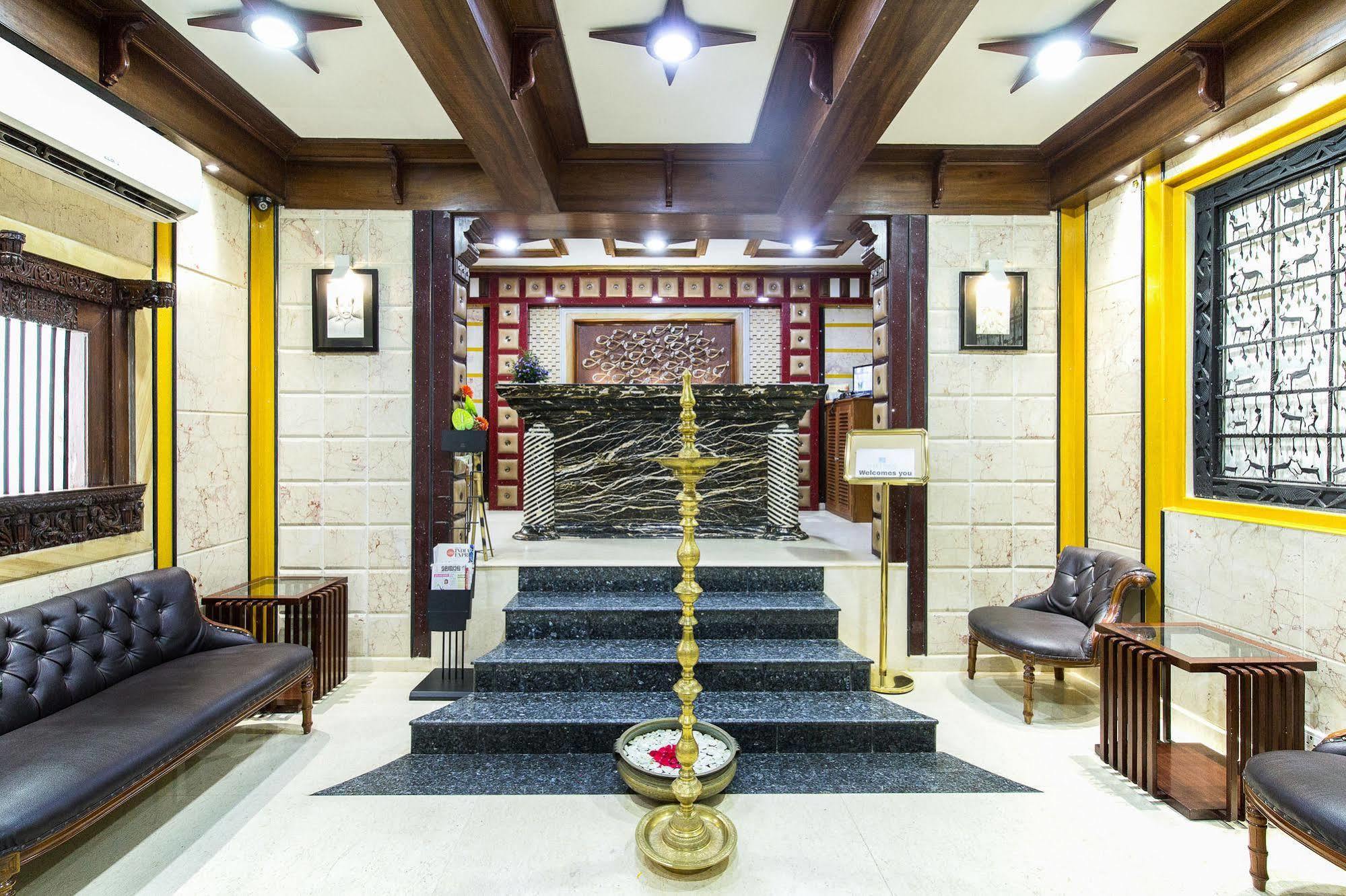 Hotel Mart View Kochi Екстериор снимка